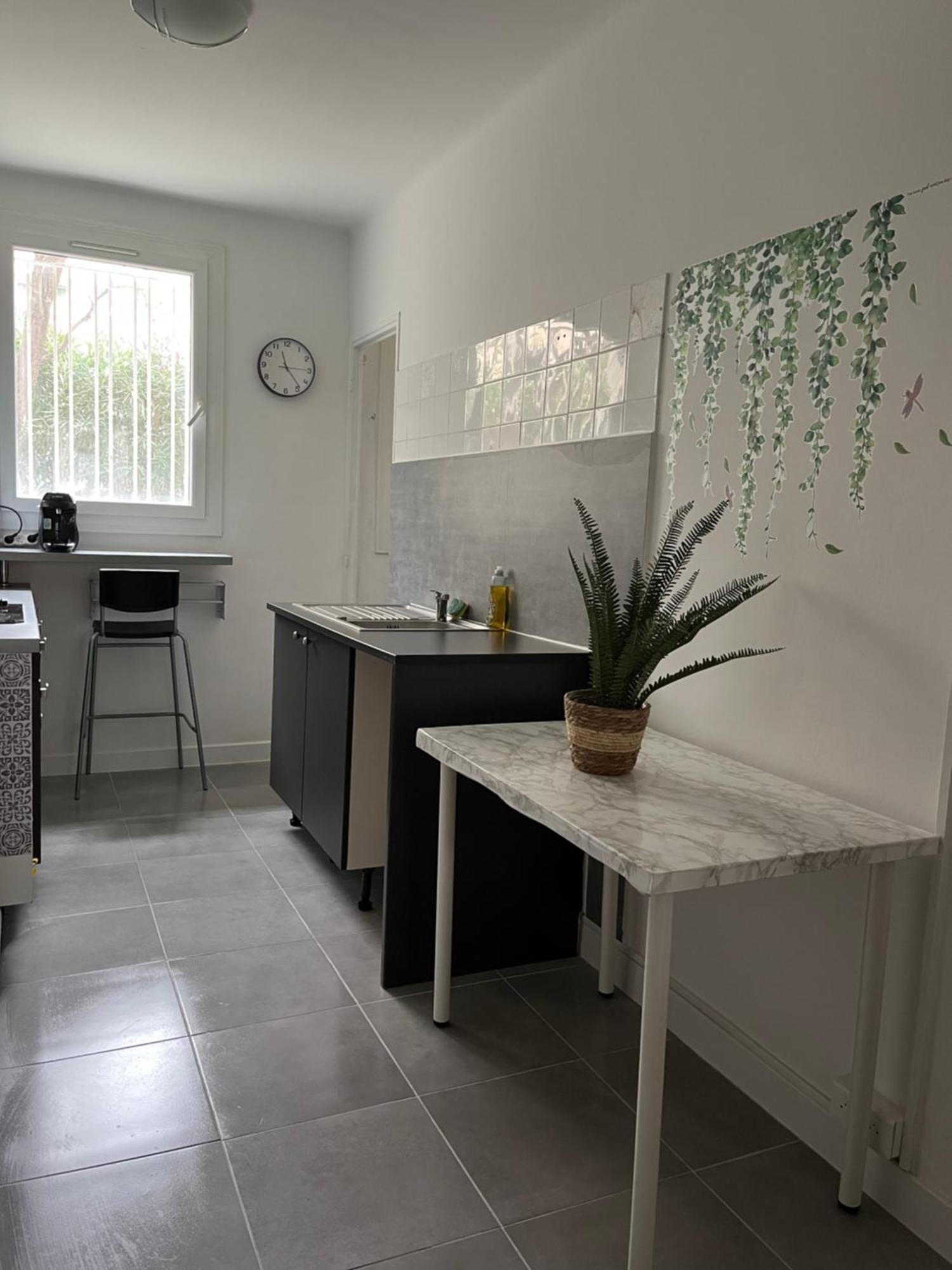 Appartement 3 - 5pers - Proche Toutes Commodites - Quartier Recherche - Court Et Long Sejour - Cosy - Lumineux - Fonctionnel *